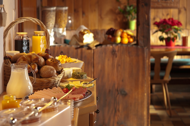 restaurant-HYERES-min_breakfast-801827